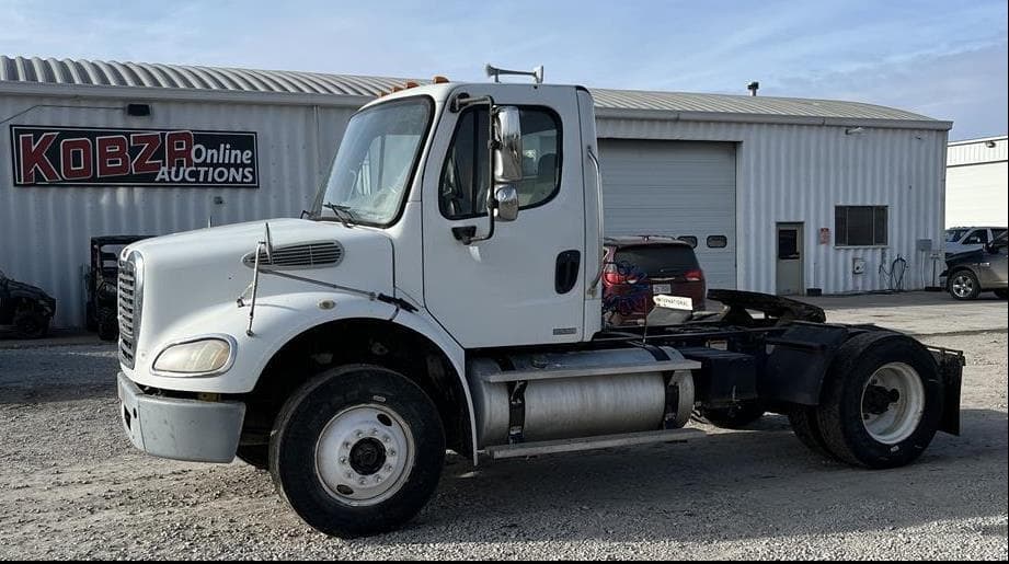 Image of Freightliner Business Class M2 112 Primary image