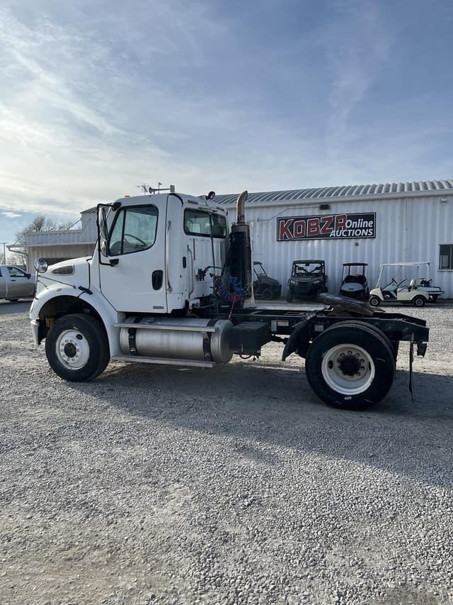 Image of Freightliner Business Class M2 112 equipment image 2