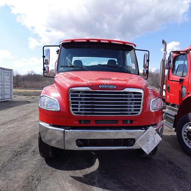 Image of Freightliner Business Class M2 equipment image 1