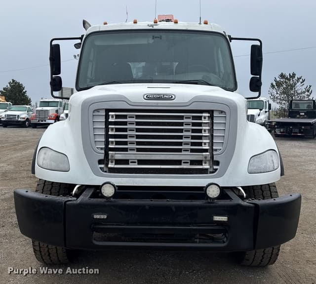 Image of Freightliner Business Class M2 equipment image 1