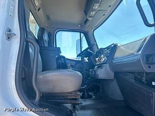 Main image Freightliner Business Class M2 73