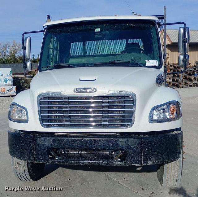 Image of Freightliner Business Class M2 equipment image 1