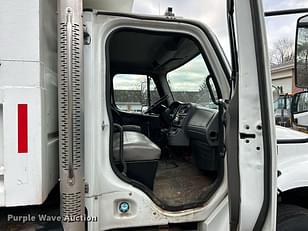 Main image Freightliner Business Class M2 70
