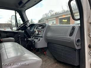 Main image Freightliner Business Class M2 73