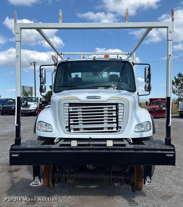 Image of Freightliner Business Class M2 equipment image 1
