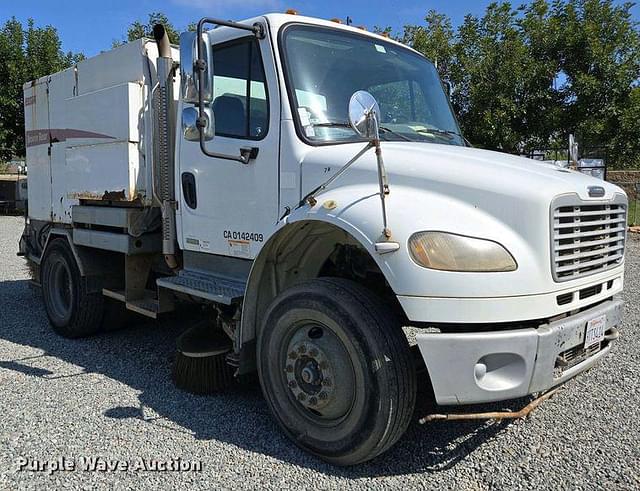 Image of Freightliner Business Class M2 equipment image 2