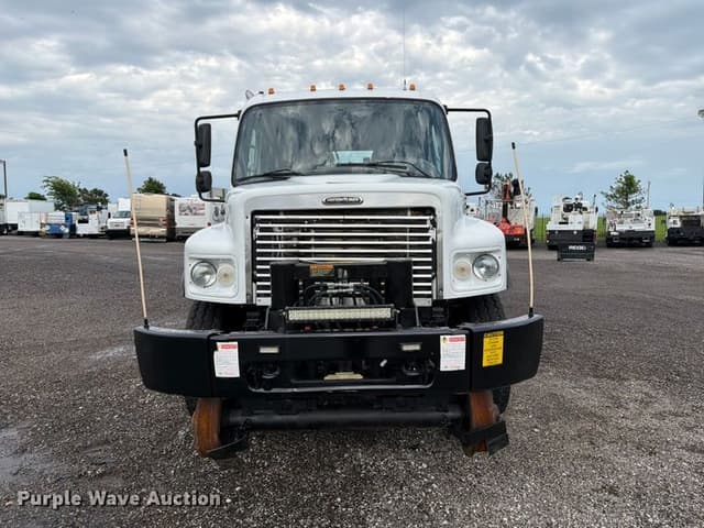 Image of Freightliner M2 equipment image 1