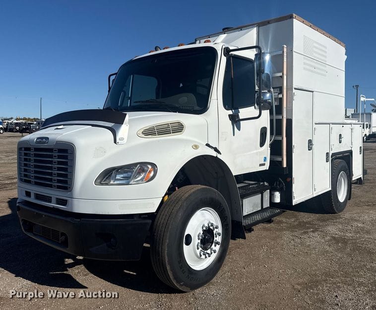 2010 Freightliner Business Class M2 Equipment Image0
