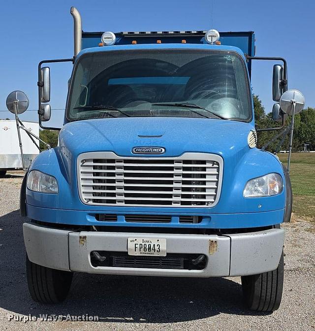 Image of Freightliner Business Class M2 equipment image 1