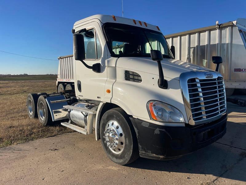 Image of Freightliner Cascadia 113 Primary image