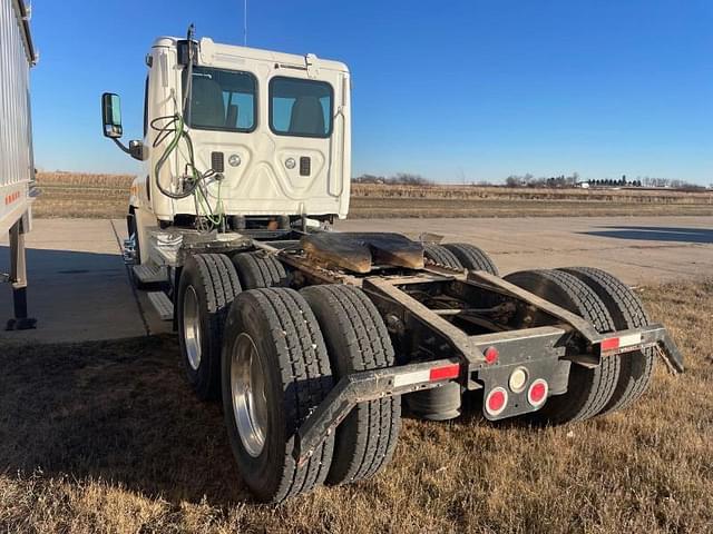 Image of Freightliner Cascadia 113 equipment image 4