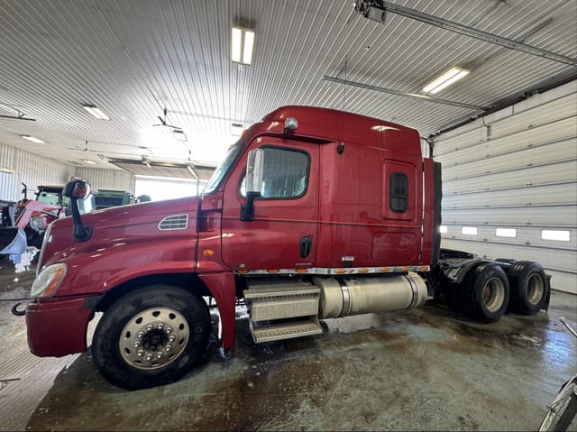 Image of Freightliner Cascadia 125 equipment image 1
