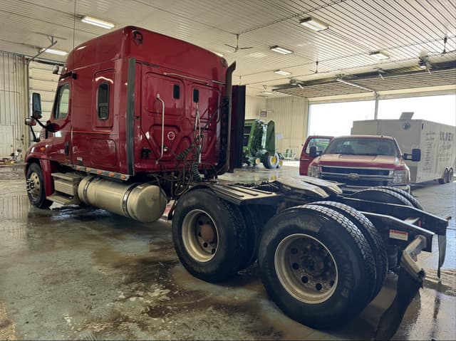 Image of Freightliner Cascadia 125 equipment image 2