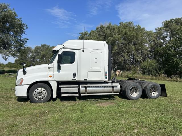 Image of Freightliner Cascadia 125 equipment image 1