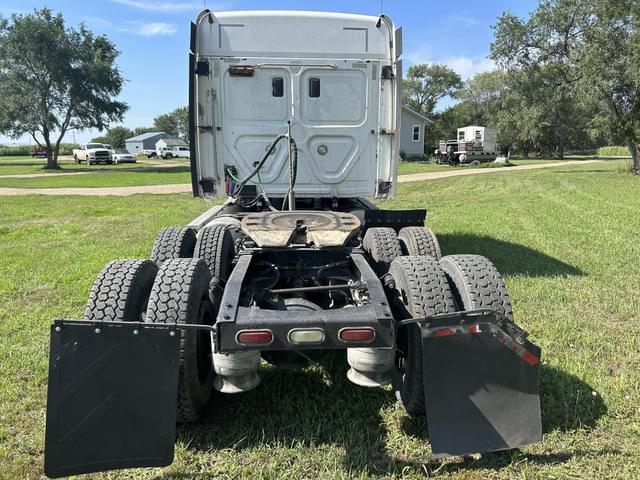 Image of Freightliner Cascadia 125 equipment image 2