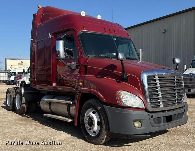 Image of Freightliner Cascadia equipment image 2