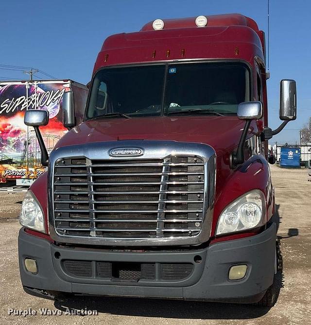 Image of Freightliner Cascadia equipment image 1