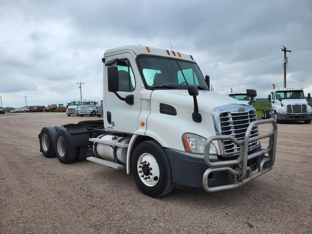 Image of Freightliner Cascadia equipment image 1