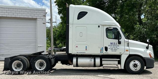 Image of Freightliner Cascadia equipment image 3