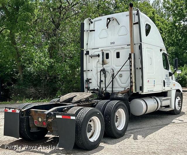 Image of Freightliner Cascadia equipment image 4