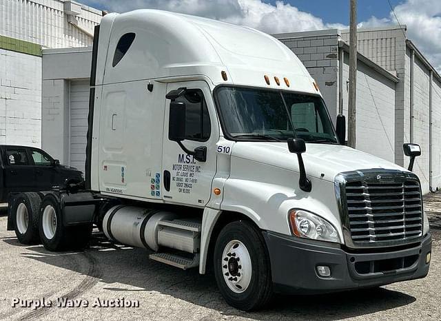 Image of Freightliner Cascadia equipment image 2