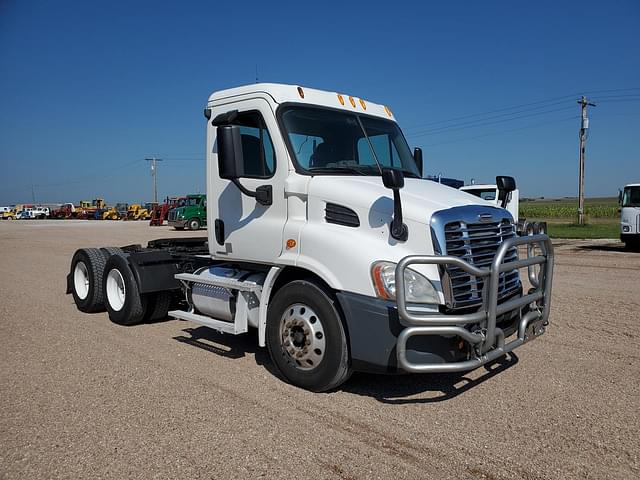 Image of Freightliner Cascadia equipment image 1