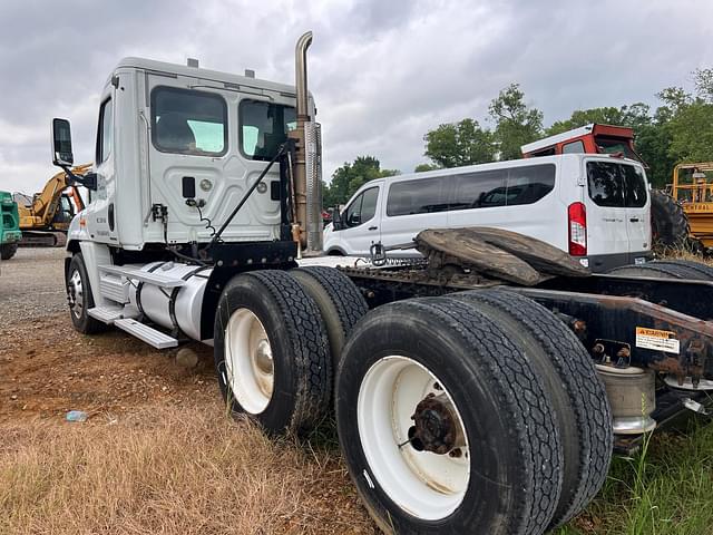 Image of Freightliner Cascadia equipment image 1