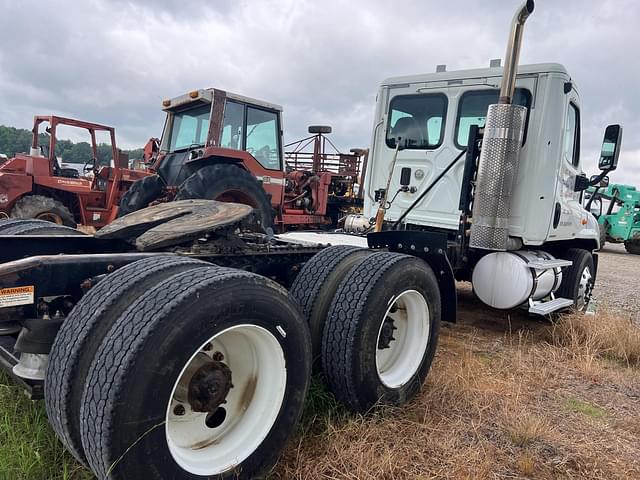 Image of Freightliner Cascadia equipment image 3
