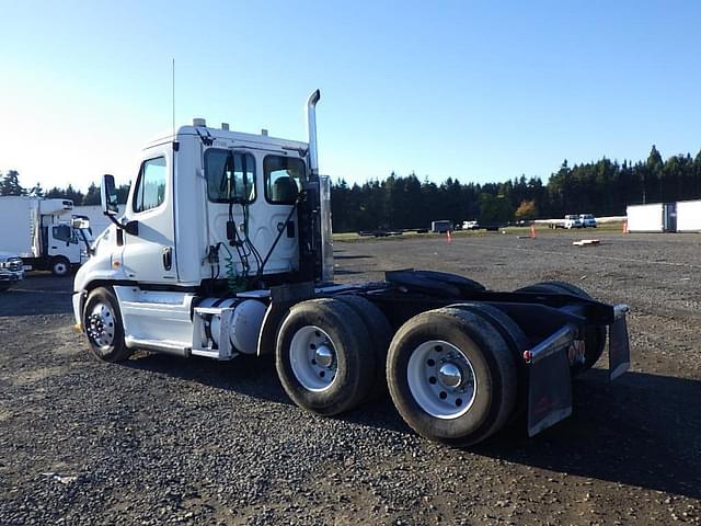 Image of Freightliner Cascadia equipment image 4