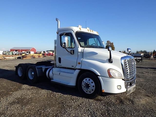 Image of Freightliner Cascadia equipment image 1