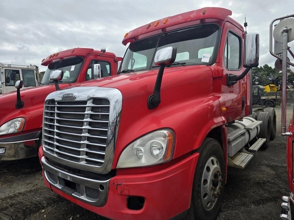 2010 Freightliner Cascadia Equipment Image0