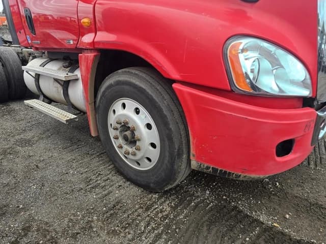 Image of Freightliner Cascadia equipment image 3