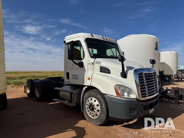 Image of Freightliner Cascadia equipment image 2