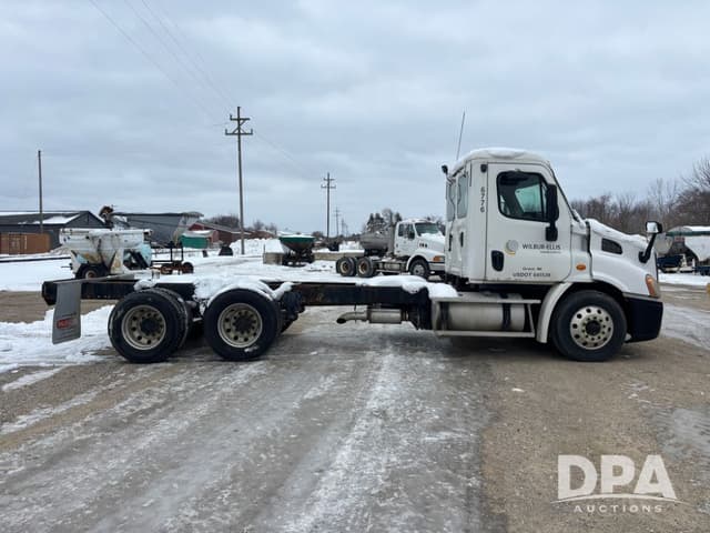 Image of Freightliner Cascadia equipment image 3