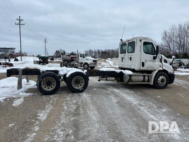 Image of Freightliner Cascadia equipment image 4