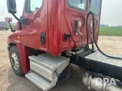 Image of Freightliner Cascadia equipment image 3