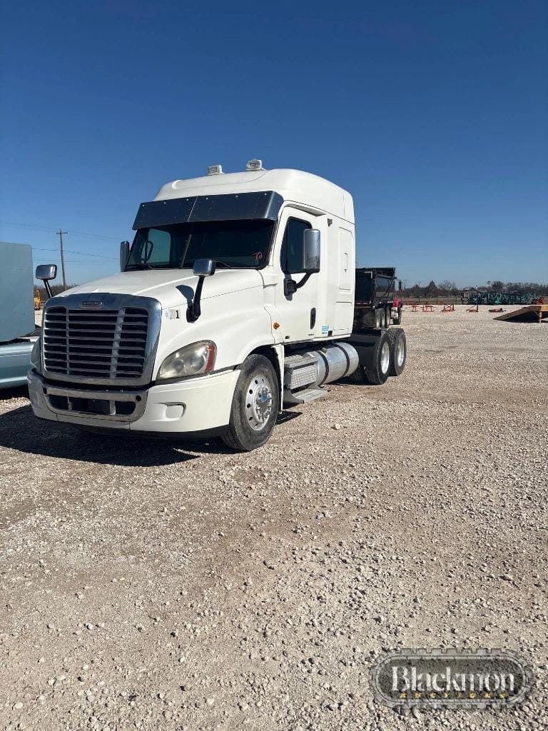 2010 Freightliner Cascadia Equipment Image0
