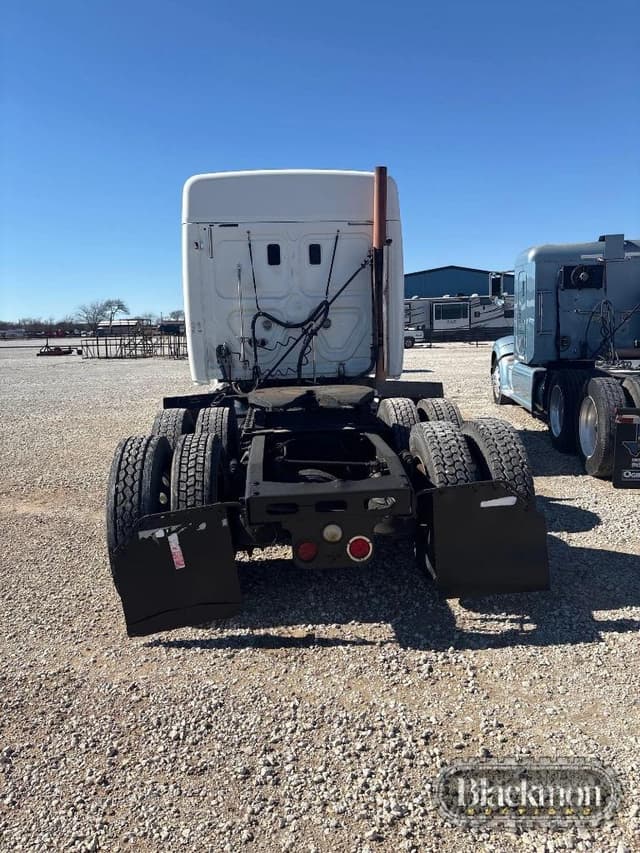 Image of Freightliner Cascadia equipment image 2