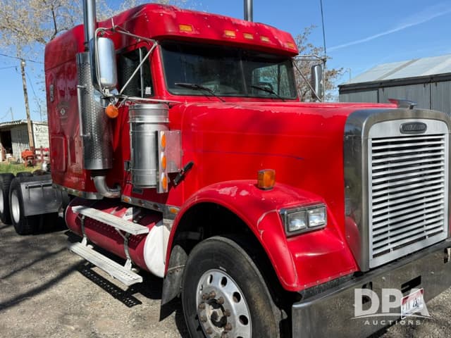 Image of Freightliner Classic equipment image 1