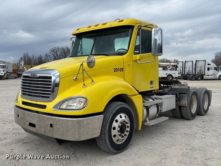 Image of Freightliner Columbia 120 Primary image