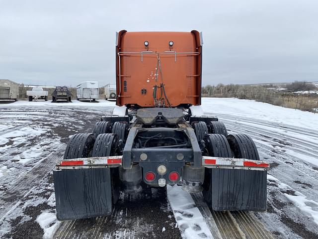 Image of Freightliner Columbia 120 equipment image 4