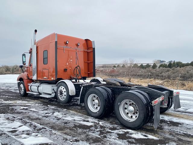 Image of Freightliner Columbia 120 equipment image 3