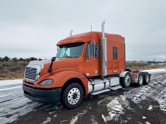 Image of Freightliner Columbia 120 equipment image 1