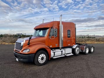 Main image Freightliner Columbia 120