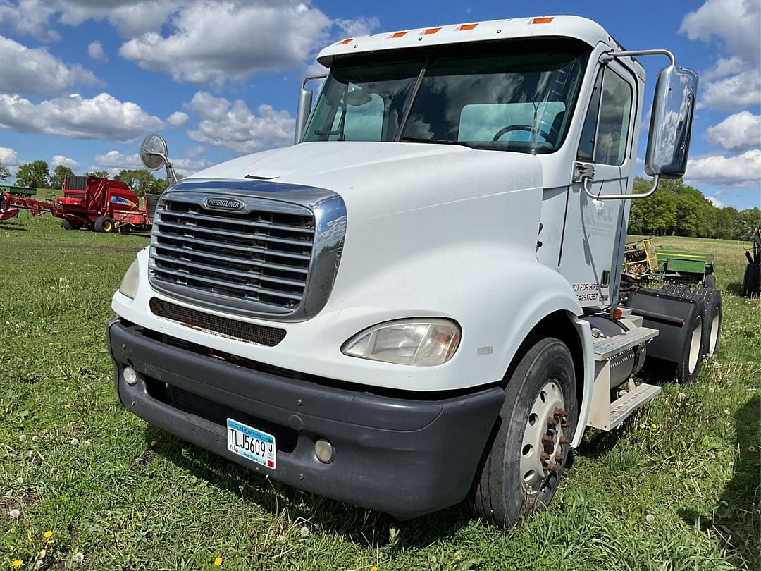 Image of Freightliner Columbia Primary image