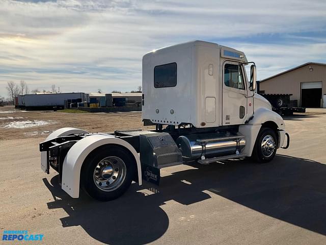 Image of Freightliner Columbia equipment image 2