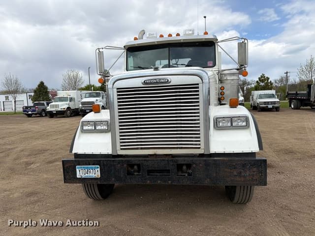 Image of Freightliner FLD120 equipment image 1
