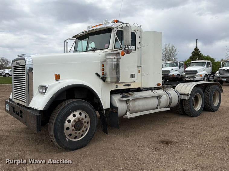 2010 Freightliner FLD120 Equipment Image0