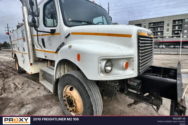 Image of Freightliner M2 106 equipment image 2