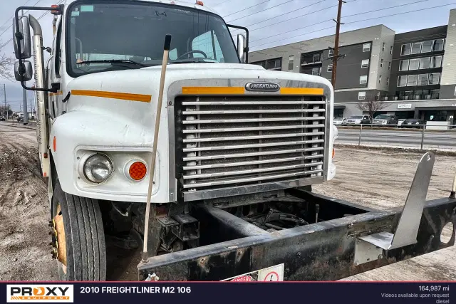 Image of Freightliner M2 106 equipment image 3